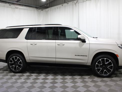 Used 2021 Chevrolet Suburban RST w/ Luxury Package AWD/4WD image 33