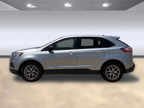 Used 2021 Ford Edge SE FWD image 2