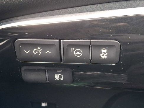 Used 2018 Toyota Prius Four Touring image 19