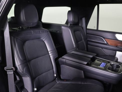 Used 2022 Lincoln Navigator Reserve AWD/4WD image 37