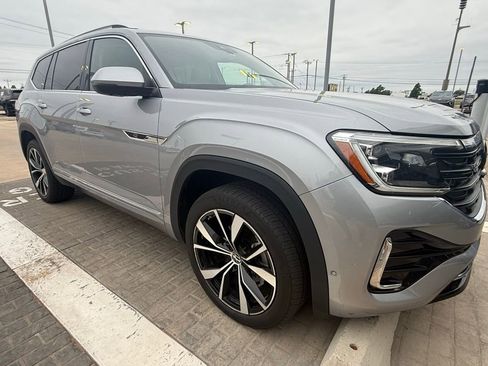 Used 2024 Volkswagen Atlas SEL Premium R-Line AWD/4WD image 4