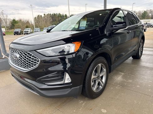 Certified 2024 Ford Edge SEL w/ Convenience Package AWD/4WD image 3