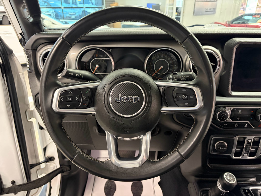Used 2018 Jeep Wrangler Unlimited Sahara w/ Uconnect 4C Nav & Sound Group AWD/4WD image 9