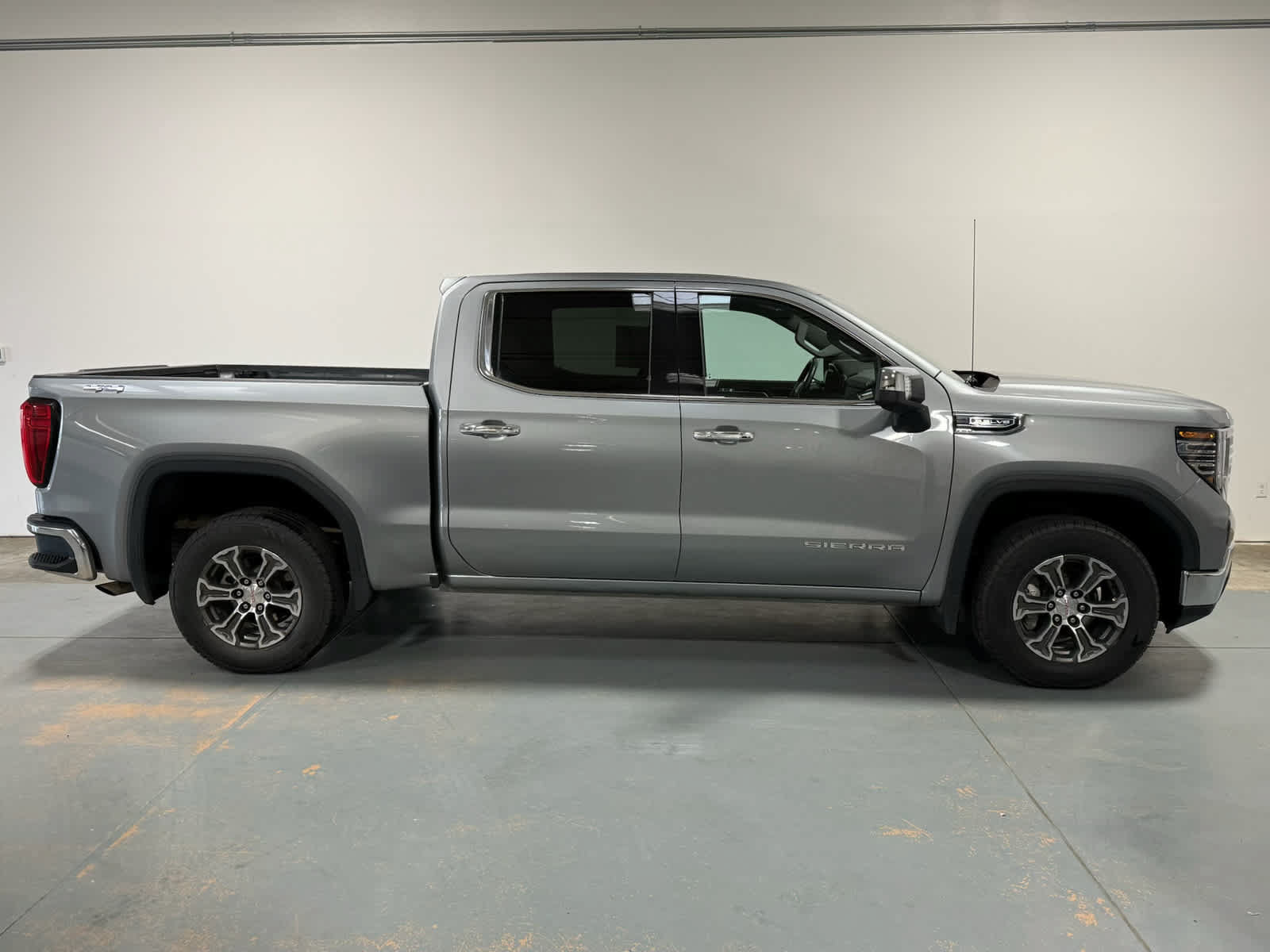 Used 2024 GMC Sierra 1500 SLT AWD/4WD image 6