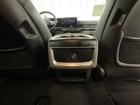 Used 2025 Kia Carnival FWD image 26