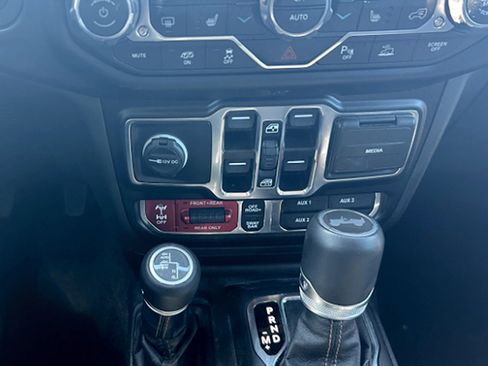 Used 2022 Jeep Wrangler Unlimited Rubicon w/ Xtreme Recon 35" Tire Package image 15