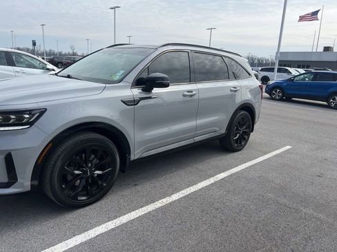 Used 2022 Kia Sorento SX image 2