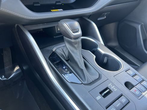 Used 2023 Toyota Highlander XLE image 21