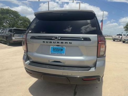 Used 2024 Chevrolet Suburban Z71 w/ Luxury Package AWD/4WD image 7