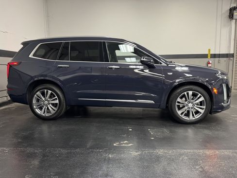 Used 2025 Cadillac XT6 Premium Luxury image 5