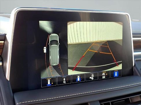 Used 2024 Chevrolet Suburban Premier w/ Premium Package image 35