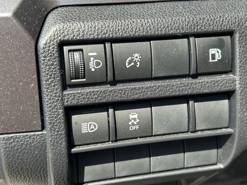 Certified 2025 Toyota 4Runner SR5 AWD/4WD image 25