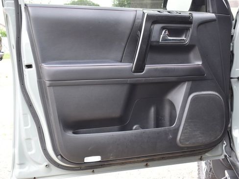 Used 2022 Toyota 4Runner TRD Off-Road Premium w/ Moonroof Package AWD/4WD image 8