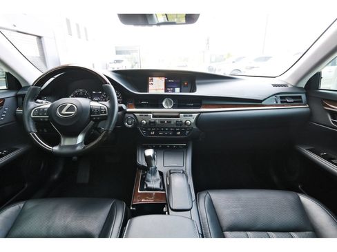 Used 2017 Lexus ES 350 w/ Luxury Package FWD image 11
