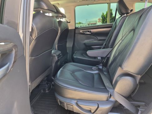 Used 2021 Toyota Highlander Platinum AWD/4WD image 28
