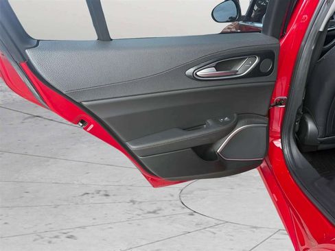 Used 2019 Alfa Romeo Giulia AWD image 13