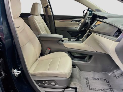 Used 2025 Cadillac XT5 Premium Luxury w/ LPO, Floor Liner Package AWD/4WD image 29