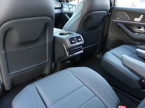Used 2025 Mercedes-Benz GLS 450 4MATIC image 11