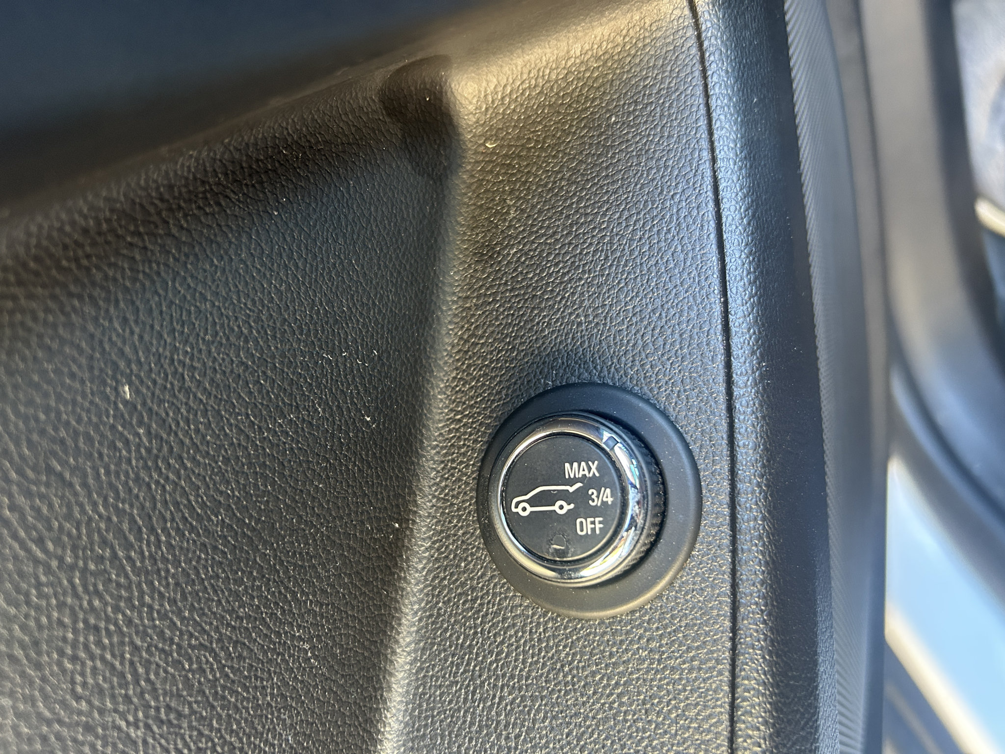 Used 2018 Chevrolet Traverse LT FWD image 24