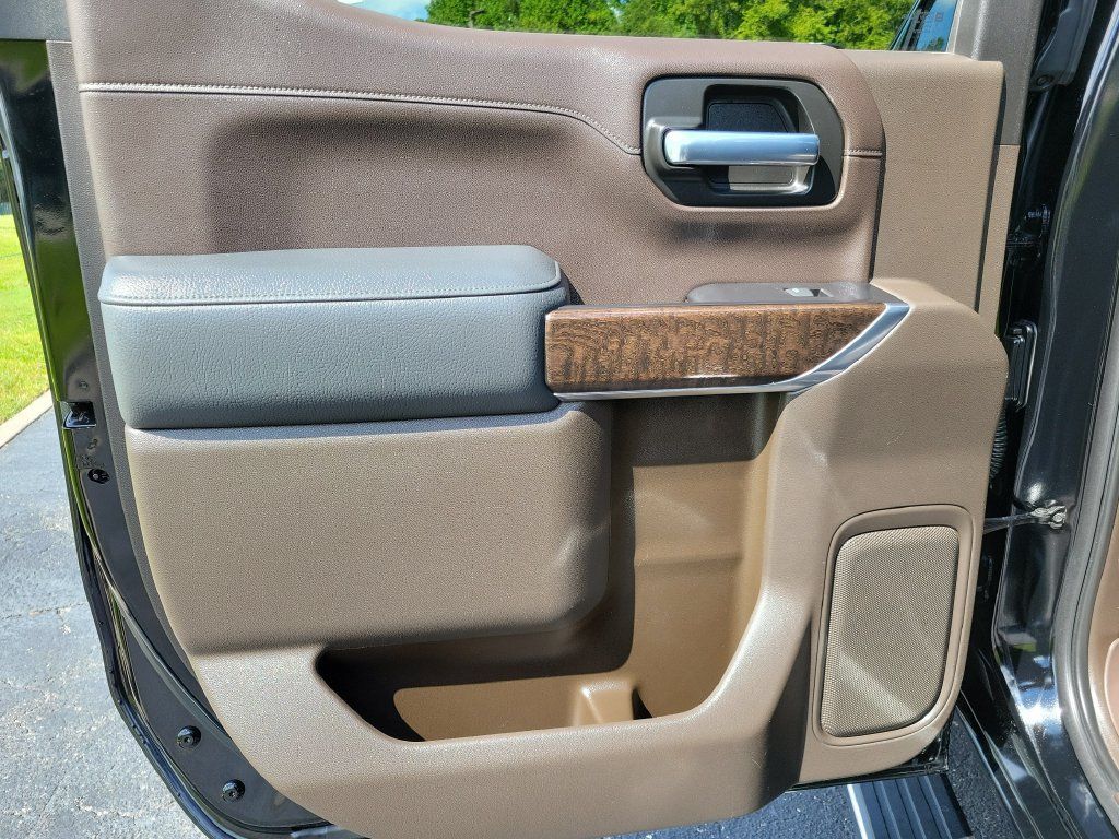 Used 2019 GMC Sierra 1500 Denali w/ Denali Ultimate Package AWD/4WD image 9
