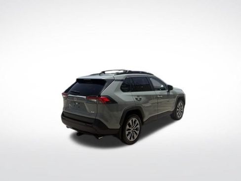 Used 2022 Toyota RAV4 XLE Premium FWD image 3