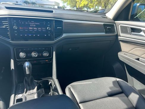 Used 2023 Volkswagen Atlas SE w/ Black Wheel Package FWD image 11