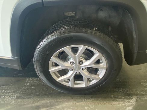 Used 2022 Jeep Grand Cherokee Limited image 8