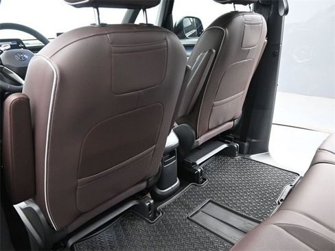 New 2025 Volkswagen ID. Buzz Pro S image 10