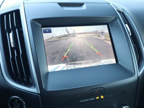 Used 2020 Ford Edge SE image 21