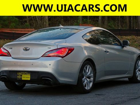 Used 2013 Hyundai Genesis 3.8 image 9