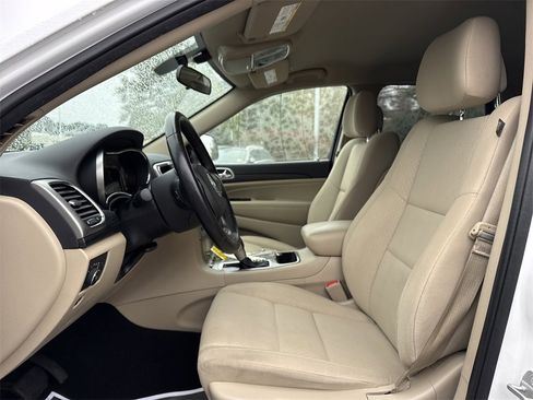 Used 2021 Jeep Grand Cherokee Laredo w/ Security & Convenience Group image 11