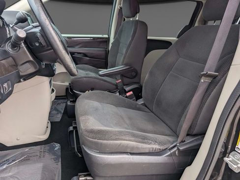 Used 2019 Dodge Grand Caravan SE w/ UConnect Hands-Free Group FWD image 16