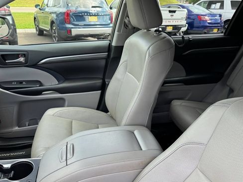 Used 2019 Toyota Highlander Limited Platinum AWD/4WD image 7