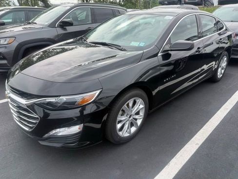 Used 2023 Chevrolet Malibu LT image 2