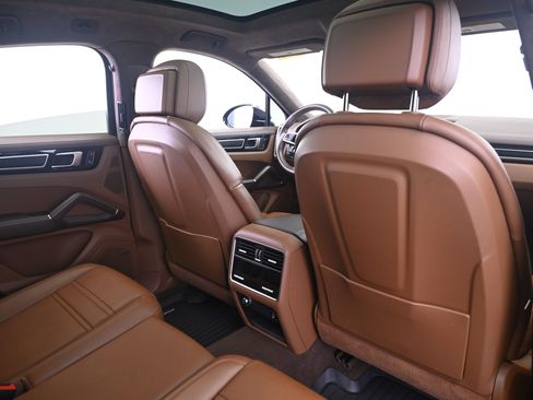 Certified 2023 Porsche Cayenne GTS AWD/4WD image 17