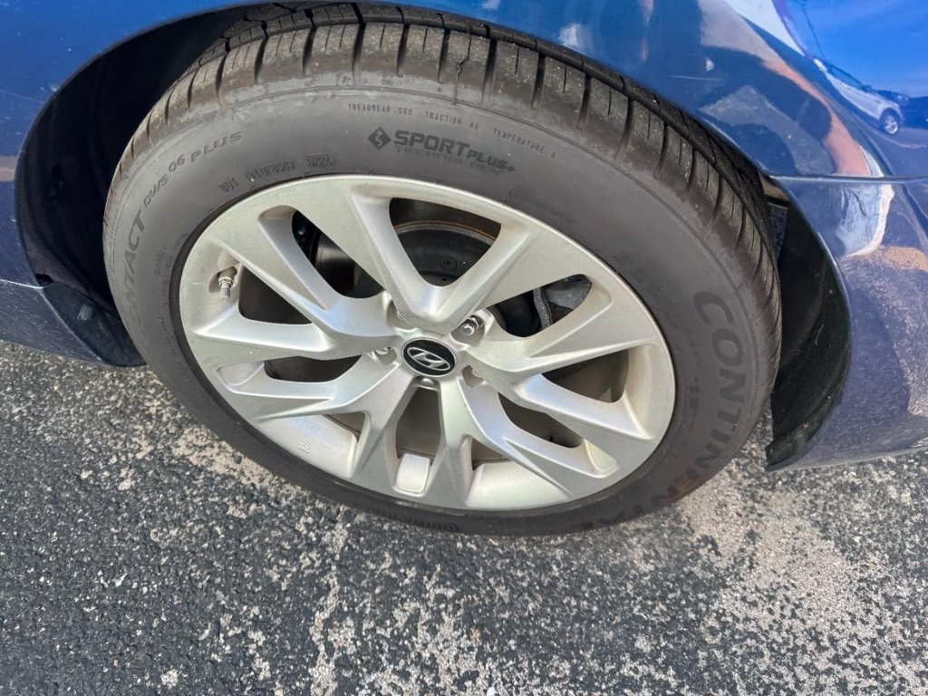 Used 2016 Hyundai Genesis 3.8 RWD image 9
