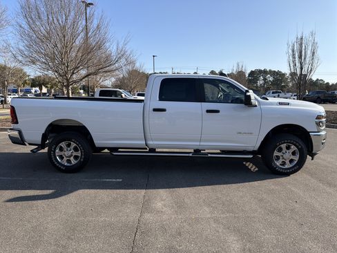Used 2025 RAM 2500 Big Horn AWD/4WD image 9