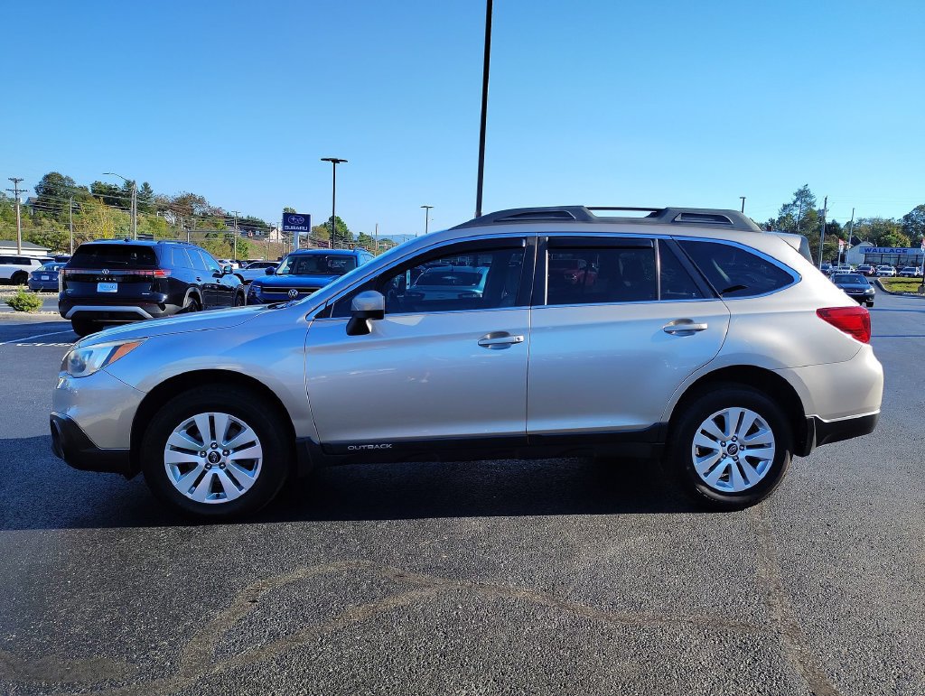 Used 2017 Subaru Outback 2.5i Premium w/ Popular Package #2 AWD/4WD image 3