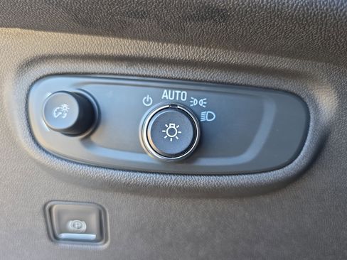 Used 2024 GMC Terrain SLE image 24