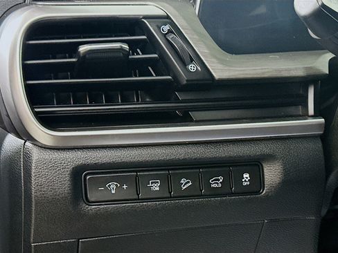 Used 2025 Kia Telluride AWD image 10
