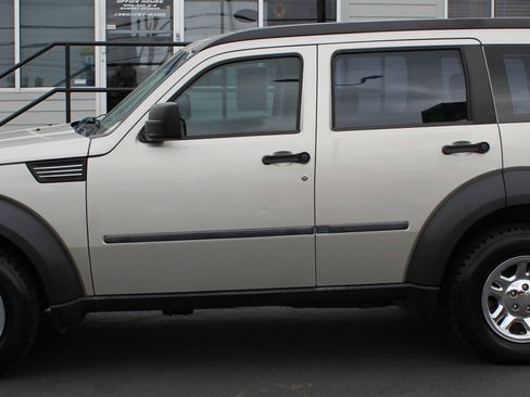 Used 2008 Dodge Nitro SXT AWD/4WD image 3