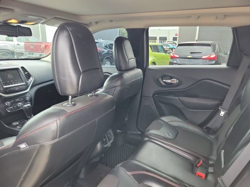 Used 2016 Jeep Cherokee Trailhawk w/ Comfort/Convenience Group AWD/4WD image 31