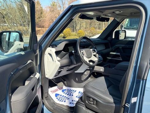 Used 2023 Land Rover Defender 90 S image 14