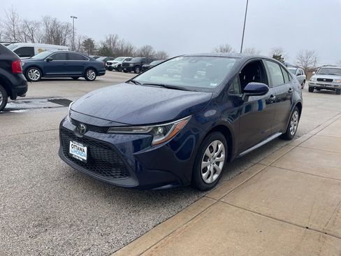 Used 2020 Toyota Corolla LE image 2
