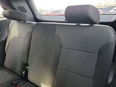 Used 2023 Chevrolet Traverse LT image 11