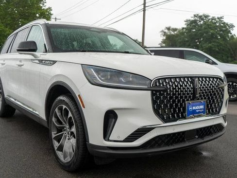Used 2025 Lincoln Aviator Reserve w/ Illumination Package AWD/4WD image 4