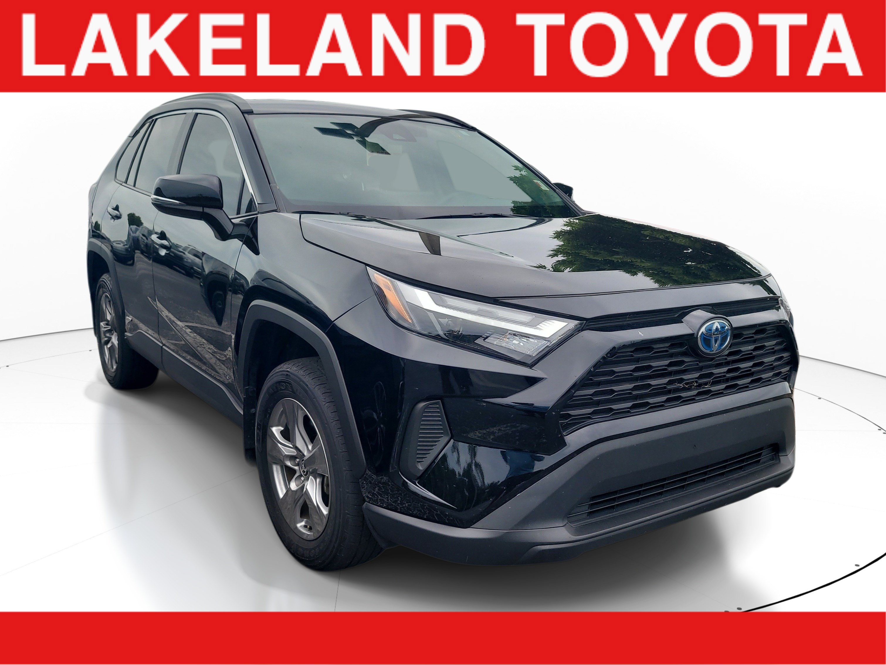 Used 2024 Toyota RAV4 XLE AWD/4WD image 1