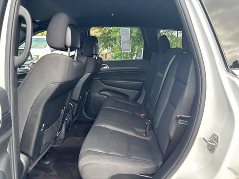 Used 2019 Jeep Grand Cherokee Laredo AWD/4WD image 13