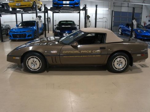 Used 1986 Chevrolet Corvette Convertible image 2