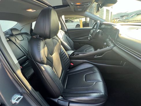 Used 2025 Hyundai Elantra Limited image 14